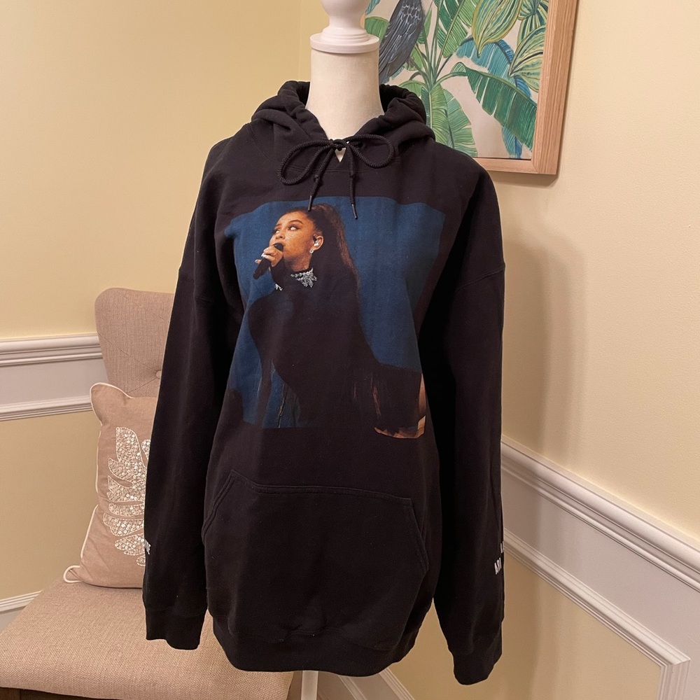 Ariana Grande DWT crewneck RARE
